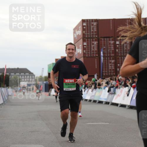 03.10.2025 - Köhlbrandbrückenlauf Yannick Fuchs http://msf.ph/oto/8989878 03.10.2025 16:01:34 Ziel 7144, 7266, 7320, 7805, 8800, 8990 meine-sportfotos.de