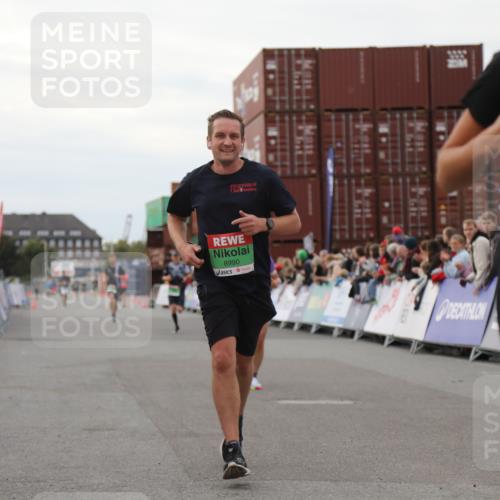 03.10.2025 - Köhlbrandbrückenlauf Yannick Fuchs http://msf.ph/oto/8989885 03.10.2025 16:01:34 Ziel 7144, 7266, 7320, 7805, 8800, 8990 meine-sportfotos.de