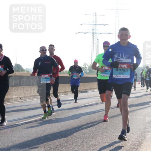 03.10.2025 - Köhlbrandbrückenlauf Luisa Fischer http://msf.ph/oto/8989886 03.10.2025 10:13:23 Position 3 11, 2820, 2819, 2920 meine-sportfotos.de