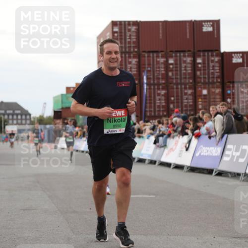 03.10.2025 - Köhlbrandbrückenlauf Yannick Fuchs http://msf.ph/oto/8989889 03.10.2025 16:01:34 Ziel 7144, 7266, 7320, 7805, 8800, 8990 meine-sportfotos.de
