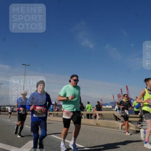 03.10.2025 - Köhlbrandbrückenlauf Matties Gatica Varas http://msf.ph/oto/8989890 03.10.2025 12:38:28 Position 2 4946, 6707, 202 meine-sportfotos.de