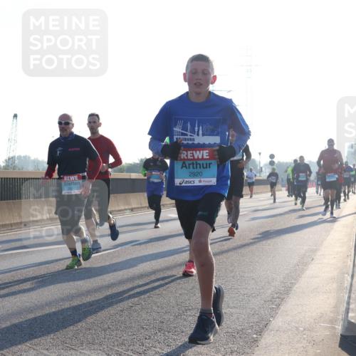 03.10.2025 - Köhlbrandbrückenlauf Luisa Fischer http://msf.ph/oto/8989895 03.10.2025 10:13:23 Position 3 2920 meine-sportfotos.de
