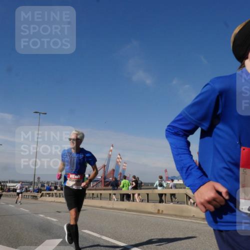 03.10.2025 - Köhlbrandbrückenlauf Matties Gatica Varas http://msf.ph/oto/8989896 03.10.2025 12:38:29 Position 2 4946 meine-sportfotos.de