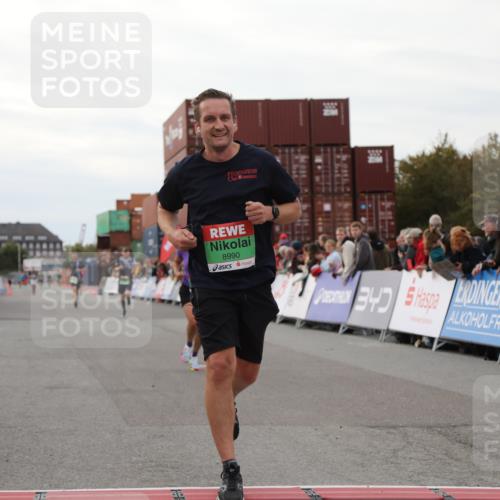 03.10.2025 - Köhlbrandbrückenlauf Yannick Fuchs http://msf.ph/oto/8989899 03.10.2025 16:01:35 Ziel 7144, 7805, 8800, 8990, 9453 meine-sportfotos.de