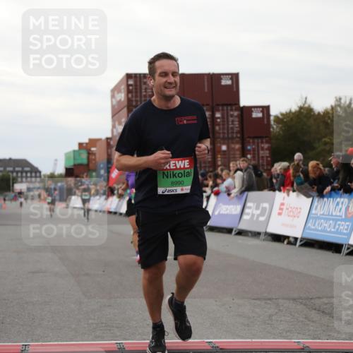 03.10.2025 - Köhlbrandbrückenlauf Yannick Fuchs http://msf.ph/oto/8989902 03.10.2025 16:01:35 Ziel 7144, 7805, 8800, 8990, 9453 meine-sportfotos.de