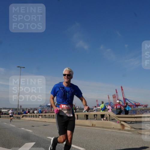 03.10.2025 - Köhlbrandbrückenlauf Matties Gatica Varas http://msf.ph/oto/8989905 03.10.2025 12:38:30 Position 2 4047 meine-sportfotos.de
