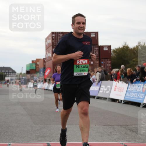 03.10.2025 - Köhlbrandbrückenlauf Yannick Fuchs http://msf.ph/oto/8989908 03.10.2025 16:01:35 Ziel 7144, 7805, 8800, 8990, 9453 meine-sportfotos.de