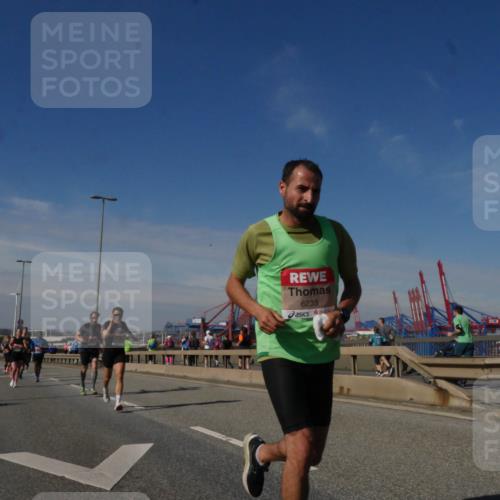 03.10.2025 - Köhlbrandbrückenlauf Matties Gatica Varas http://msf.ph/oto/8989918 03.10.2025 12:38:38 Position 2 6235 meine-sportfotos.de
