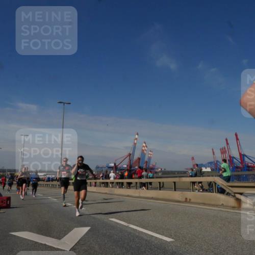 03.10.2025 - Köhlbrandbrückenlauf Matties Gatica Varas http://msf.ph/oto/8989922 03.10.2025 12:38:39 Position 2  meine-sportfotos.de