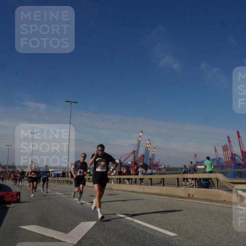03.10.2025 - Köhlbrandbrückenlauf Matties Gatica Varas http://msf.ph/oto/8989925 03.10.2025 12:38:39 Position 2  meine-sportfotos.de