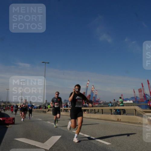 03.10.2025 - Köhlbrandbrückenlauf Matties Gatica Varas http://msf.ph/oto/8989929 03.10.2025 12:38:40 Position 2  meine-sportfotos.de