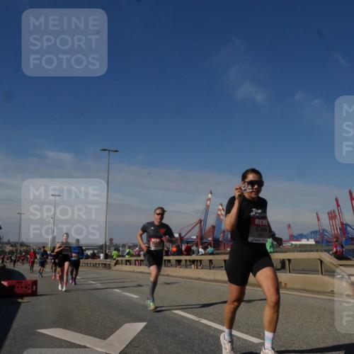 03.10.2025 - Köhlbrandbrückenlauf Matties Gatica Varas http://msf.ph/oto/8989931 03.10.2025 12:38:40 Position 2  meine-sportfotos.de