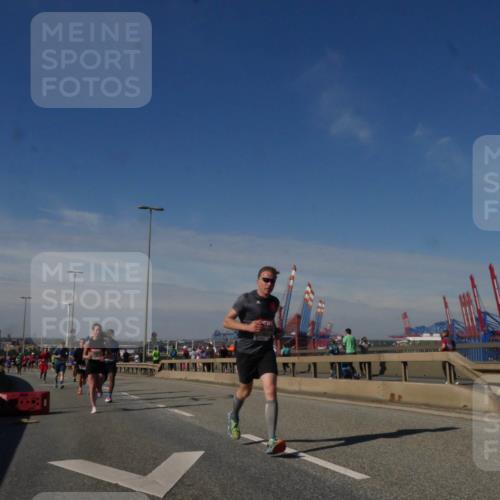 03.10.2025 - Köhlbrandbrückenlauf Matties Gatica Varas http://msf.ph/oto/8989935 03.10.2025 12:38:41 Position 2 418, 1 meine-sportfotos.de