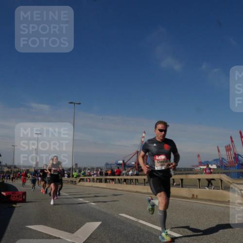 03.10.2025 - Köhlbrandbrückenlauf Matties Gatica Varas http://msf.ph/oto/8989937 03.10.2025 12:38:41 Position 2 5664 meine-sportfotos.de