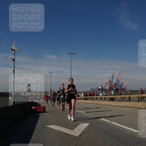 03.10.2025 - Köhlbrandbrückenlauf Matties Gatica Varas http://msf.ph/oto/8989943 03.10.2025 12:38:43 Position 2  meine-sportfotos.de