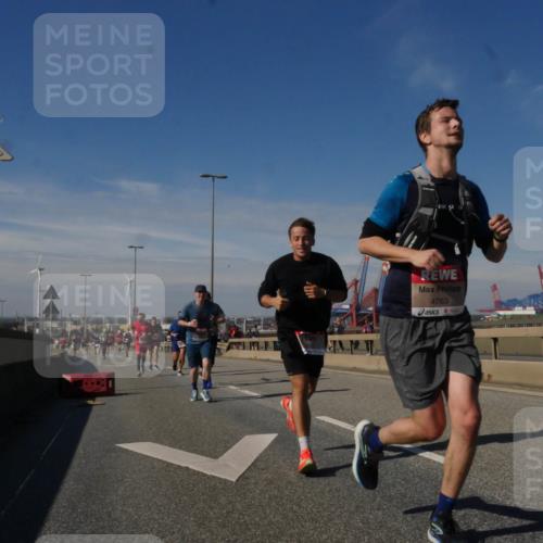03.10.2025 - Köhlbrandbrückenlauf Matties Gatica Varas http://msf.ph/oto/8989961 03.10.2025 12:38:46 Position 2 4763 meine-sportfotos.de
