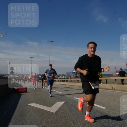 03.10.2025 - Köhlbrandbrückenlauf Matties Gatica Varas http://msf.ph/oto/8989964 03.10.2025 12:38:46 Position 2 4073 meine-sportfotos.de