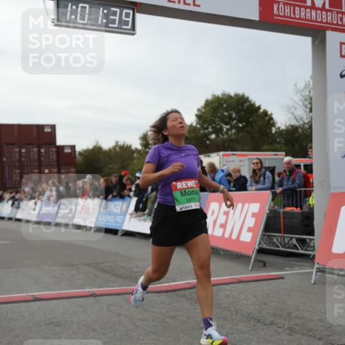 03.10.2025 - Köhlbrandbrückenlauf Yannick Fuchs http://msf.ph/oto/8989967 03.10.2025 16:01:38 Ziel 7805, 8800, 8990, 9453 meine-sportfotos.de