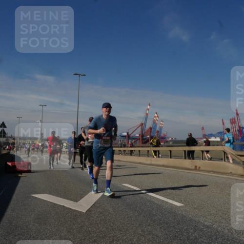 03.10.2025 - Köhlbrandbrückenlauf Matties Gatica Varas http://msf.ph/oto/8989972 03.10.2025 12:38:47 Position 2 4 meine-sportfotos.de