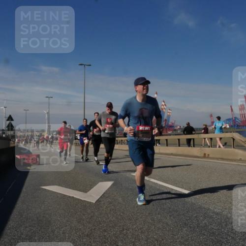03.10.2025 - Köhlbrandbrückenlauf Matties Gatica Varas http://msf.ph/oto/8989974 03.10.2025 12:38:48 Position 2  meine-sportfotos.de