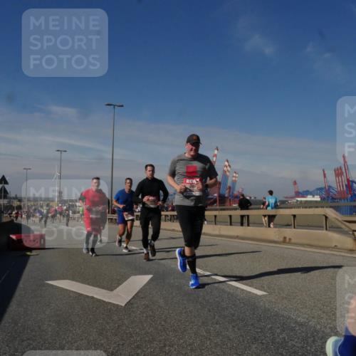 03.10.2025 - Köhlbrandbrückenlauf Matties Gatica Varas http://msf.ph/oto/8989981 03.10.2025 12:38:49 Position 2  meine-sportfotos.de