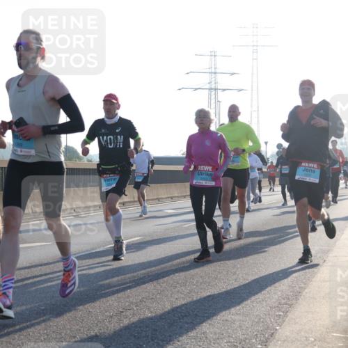 03.10.2025 - Köhlbrandbrückenlauf Luisa Fischer http://msf.ph/oto/8989993 03.10.2025 10:13:35 Position 3 2710, 1269, 1231, 1 meine-sportfotos.de