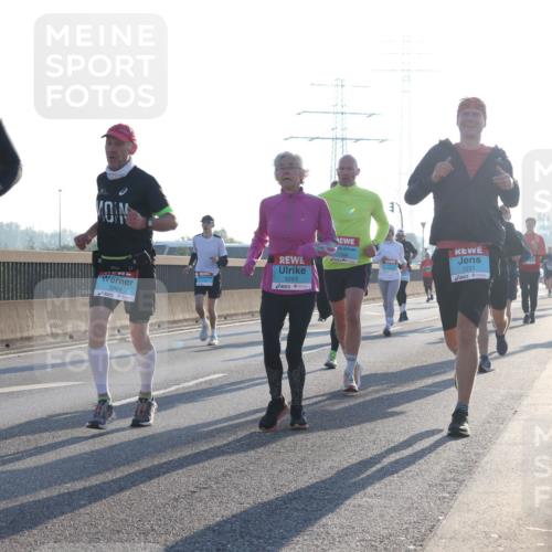 03.10.2025 - Köhlbrandbrückenlauf Luisa Fischer http://msf.ph/oto/8989997 03.10.2025 10:13:36 Position 3 1269, 710, 3264, 3263, 1231, 1 meine-sportfotos.de