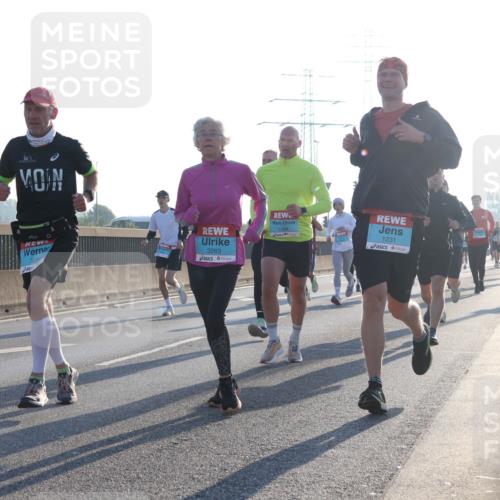 03.10.2025 - Köhlbrandbrückenlauf Luisa Fischer http://msf.ph/oto/8989999 03.10.2025 10:13:36 Position 3 326, 3263, 1168, 1231, 1 meine-sportfotos.de