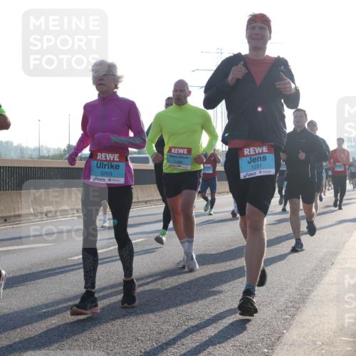 03.10.2025 - Köhlbrandbrückenlauf Luisa Fischer http://msf.ph/oto/8990003 03.10.2025 10:13:36 Position 3 3264, 3263, 1168, 1231, 1 meine-sportfotos.de