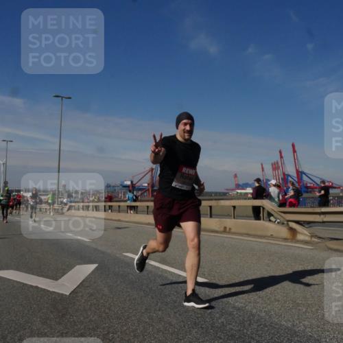 03.10.2025 - Köhlbrandbrückenlauf Matties Gatica Varas http://msf.ph/oto/8990006 03.10.2025 12:38:52 Position 2  meine-sportfotos.de
