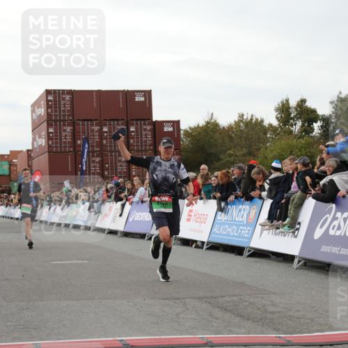 03.10.2025 - Köhlbrandbrückenlauf Yannick Fuchs http://msf.ph/oto/8990019 03.10.2025 16:01:40 Ziel 7805, 8800, 9453 meine-sportfotos.de
