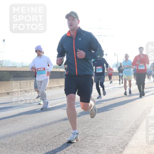 03.10.2025 - Köhlbrandbrückenlauf Luisa Fischer http://msf.ph/oto/8990023 03.10.2025 10:13:39 Position 3 1 meine-sportfotos.de