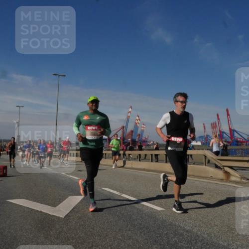 03.10.2025 - Köhlbrandbrückenlauf Matties Gatica Varas http://msf.ph/oto/8990030 03.10.2025 12:38:58 Position 2  meine-sportfotos.de