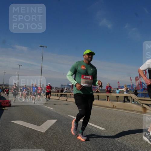 03.10.2025 - Köhlbrandbrückenlauf Matties Gatica Varas http://msf.ph/oto/8990034 03.10.2025 12:38:59 Position 2 6739 meine-sportfotos.de