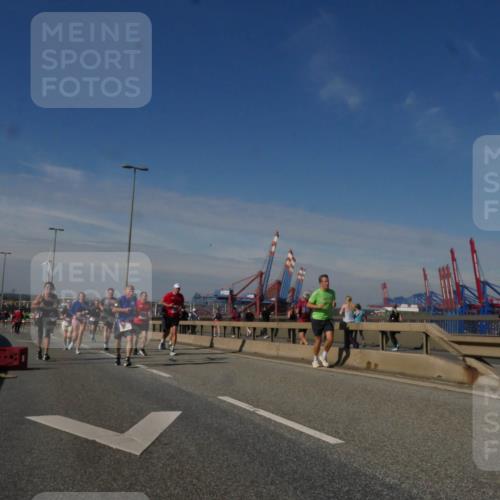 03.10.2025 - Köhlbrandbrückenlauf Matties Gatica Varas http://msf.ph/oto/8990039 03.10.2025 12:39:00 Position 2  meine-sportfotos.de