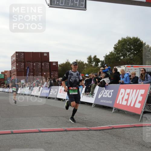 03.10.2025 - Köhlbrandbrückenlauf Yannick Fuchs http://msf.ph/oto/8990044 03.10.2025 16:01:41 Ziel 7805, 8800, 9453 meine-sportfotos.de