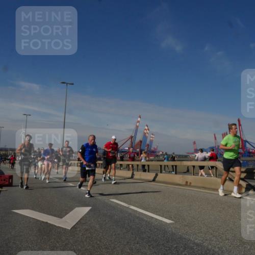 03.10.2025 - Köhlbrandbrückenlauf Matties Gatica Varas http://msf.ph/oto/8990048 03.10.2025 12:39:01 Position 2  meine-sportfotos.de
