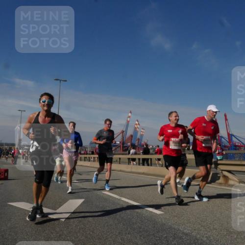 03.10.2025 - Köhlbrandbrückenlauf Matties Gatica Varas http://msf.ph/oto/8990066 03.10.2025 12:39:04 Position 2 6081 meine-sportfotos.de