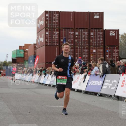 03.10.2025 - Köhlbrandbrückenlauf Yannick Fuchs http://msf.ph/oto/8990072 03.10.2025 16:01:42 Ziel 7805, 9453 meine-sportfotos.de