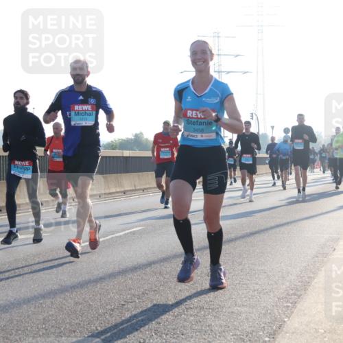 03.10.2025 - Köhlbrandbrückenlauf Luisa Fischer http://msf.ph/oto/8990075 03.10.2025 10:13:45 Position 3 2, 1215, 3458, 1 meine-sportfotos.de