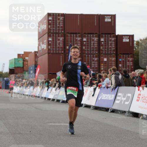 03.10.2025 - Köhlbrandbrückenlauf Yannick Fuchs http://msf.ph/oto/8990076 03.10.2025 16:01:42 Ziel 7805, 9453 meine-sportfotos.de