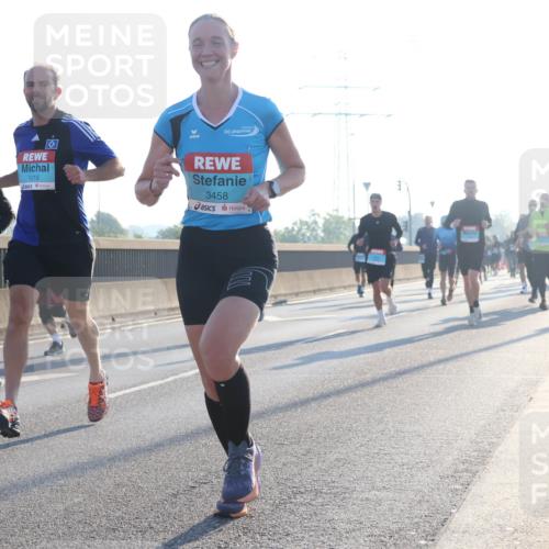 03.10.2025 - Köhlbrandbrückenlauf Luisa Fischer http://msf.ph/oto/8990079 03.10.2025 10:13:46 Position 3 1215, 3458, 1 meine-sportfotos.de