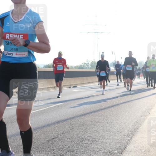 03.10.2025 - Köhlbrandbrückenlauf Luisa Fischer http://msf.ph/oto/8990083 03.10.2025 10:13:46 Position 3 279, 1215, 3458, 1 meine-sportfotos.de