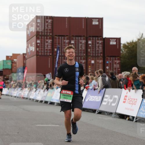 03.10.2025 - Köhlbrandbrückenlauf Yannick Fuchs http://msf.ph/oto/8990086 03.10.2025 16:01:43 Ziel 7805, 9453 meine-sportfotos.de