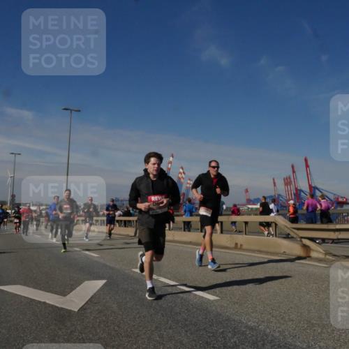 03.10.2025 - Köhlbrandbrückenlauf Matties Gatica Varas http://msf.ph/oto/8990090 03.10.2025 12:39:07 Position 2 143 meine-sportfotos.de