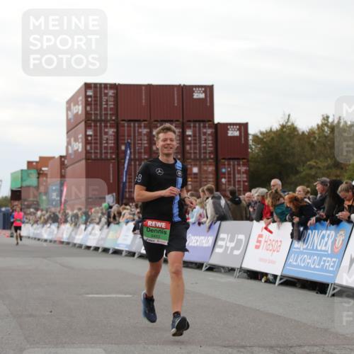 03.10.2025 - Köhlbrandbrückenlauf Yannick Fuchs http://msf.ph/oto/8990091 03.10.2025 16:01:43 Ziel 7805, 9453 meine-sportfotos.de