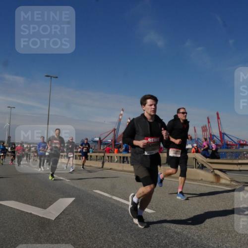 03.10.2025 - Köhlbrandbrückenlauf Matties Gatica Varas http://msf.ph/oto/8990093 03.10.2025 12:39:08 Position 2  meine-sportfotos.de