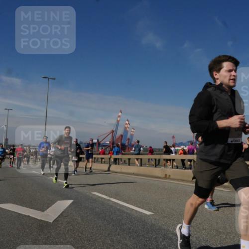 03.10.2025 - Köhlbrandbrückenlauf Matties Gatica Varas http://msf.ph/oto/8990095 03.10.2025 12:39:08 Position 2  meine-sportfotos.de