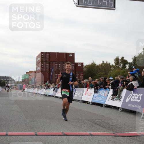 03.10.2025 - Köhlbrandbrückenlauf Yannick Fuchs http://msf.ph/oto/8990097 03.10.2025 16:01:43 Ziel 7805, 9453 meine-sportfotos.de