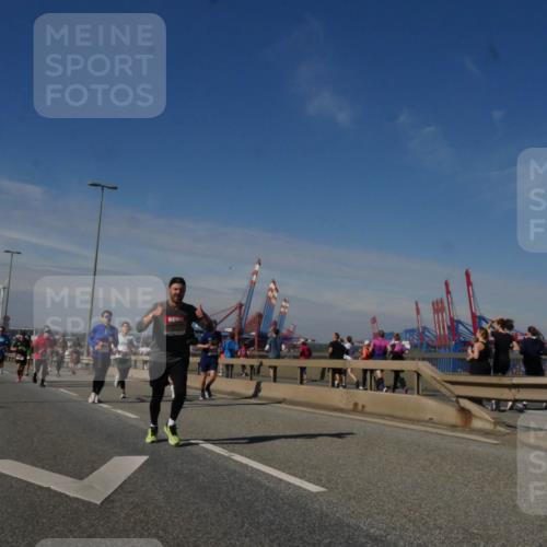 03.10.2025 - Köhlbrandbrückenlauf Matties Gatica Varas http://msf.ph/oto/8990100 03.10.2025 12:39:09 Position 2  meine-sportfotos.de